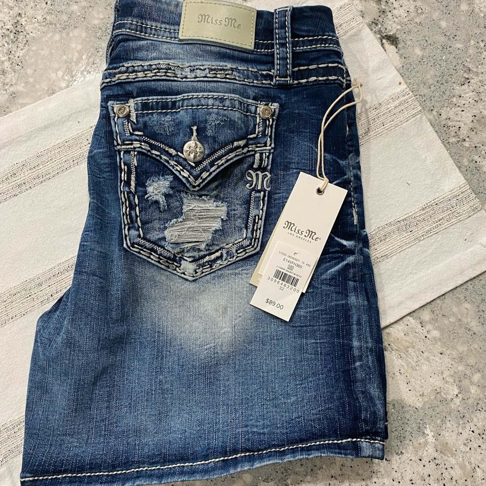Miss Me Mid-Rise Stretch Short 32